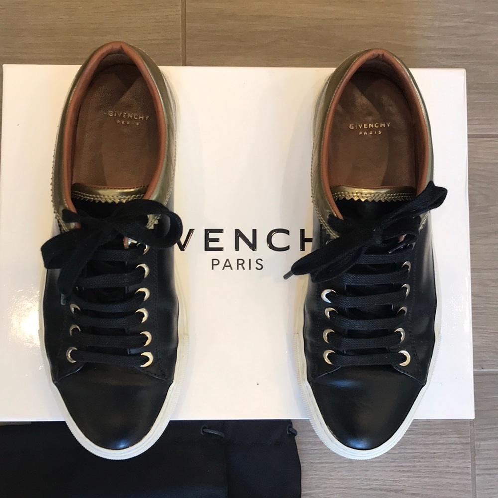 Givenchy Sneakers - Picture 2 of 7